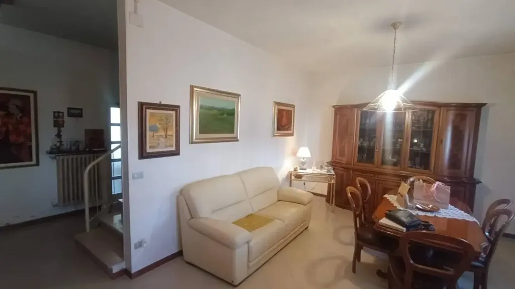 Elutuba - Terraced House with Balcony in Corridonia