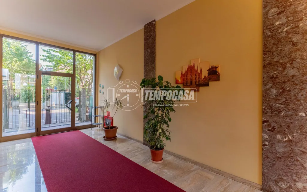 Entrée - Bright Bilocale with Balcony in Milan