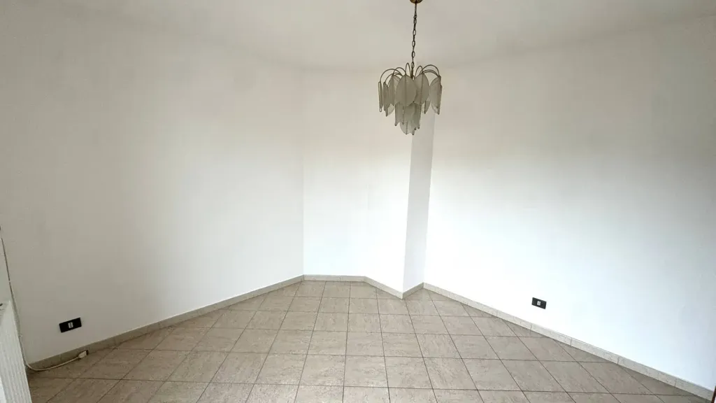 Rooms - Modernised Apartment with Balcony in Fermo