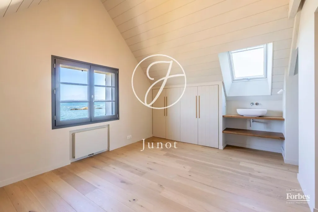 Pièces - Villa Rénovée Face à la Mer avec Piscine au Croisic