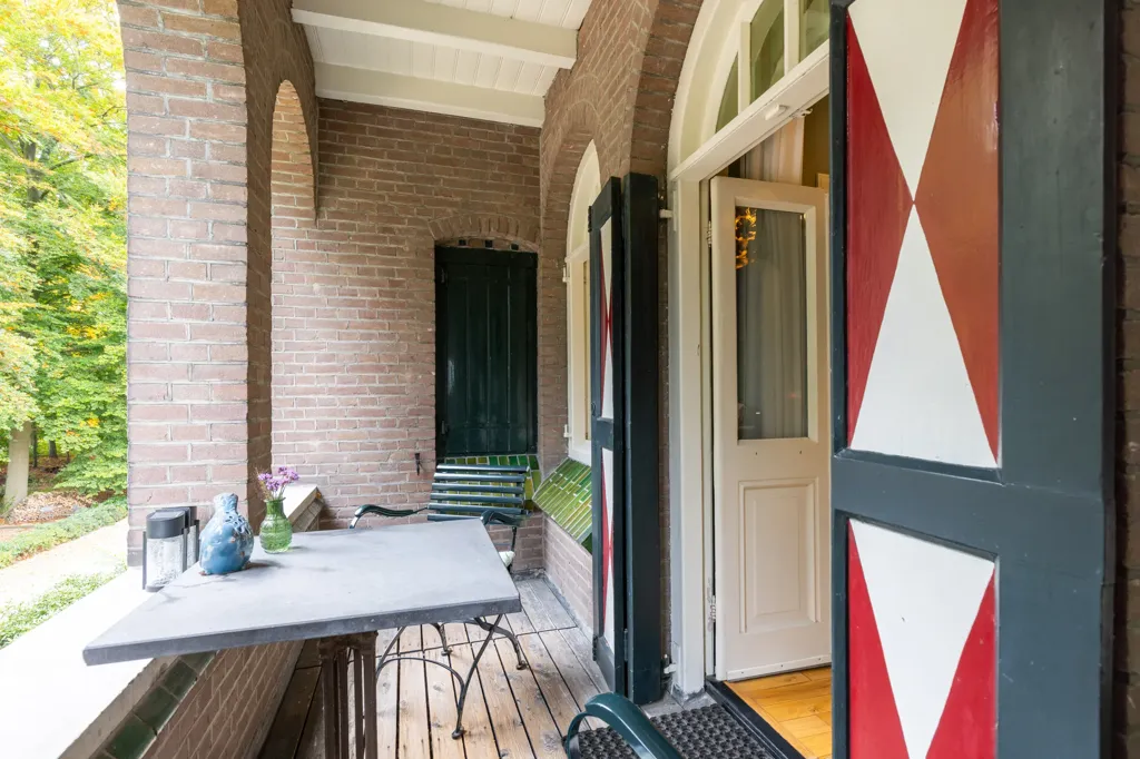 Balcon - Historic Villa with Garden in Almen