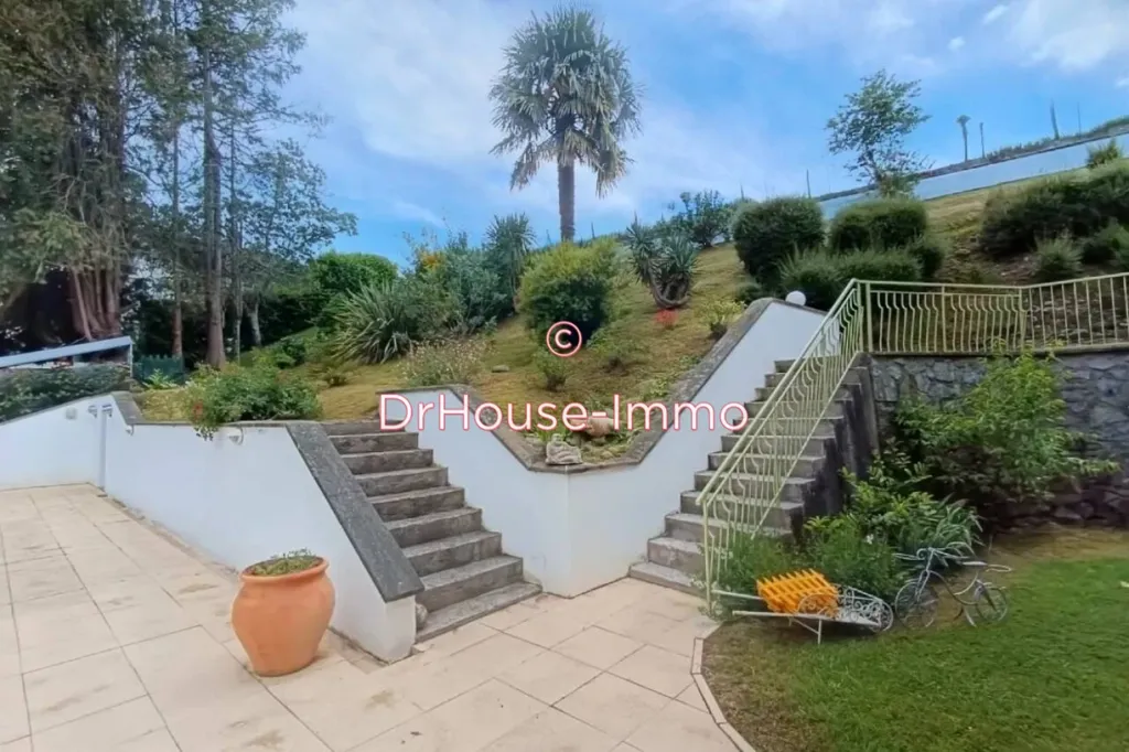 Jardin - Maison avec Piscine et Terrasses à Gurmençon
