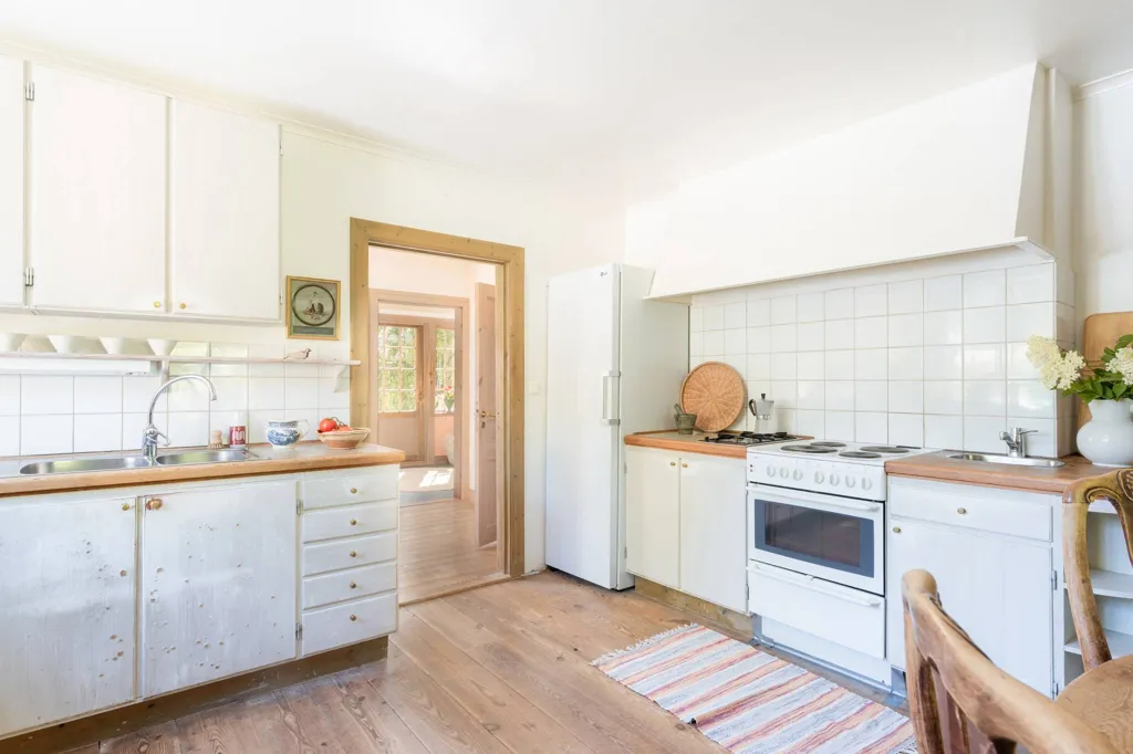 Cuisine - Historic House with River View in Södermanland