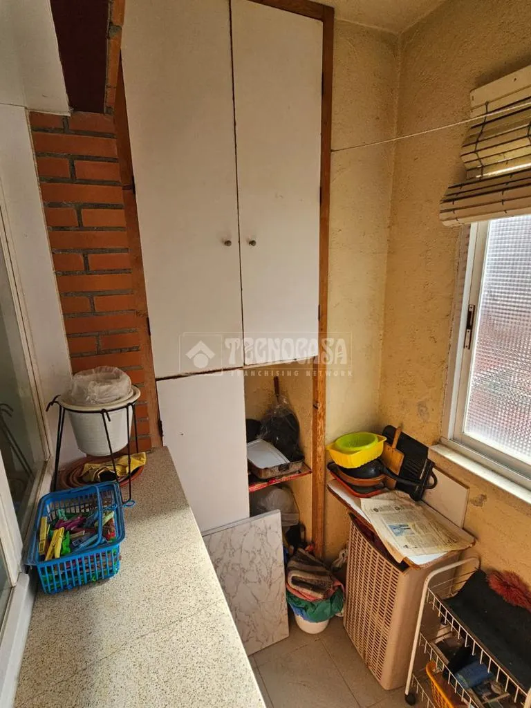Bureau - Flat with Metro Access in Valdeacederas