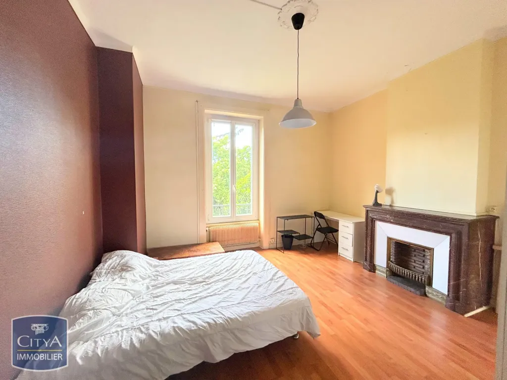Chambres - Appartement T5 avec Grenier à Saint-Étienne