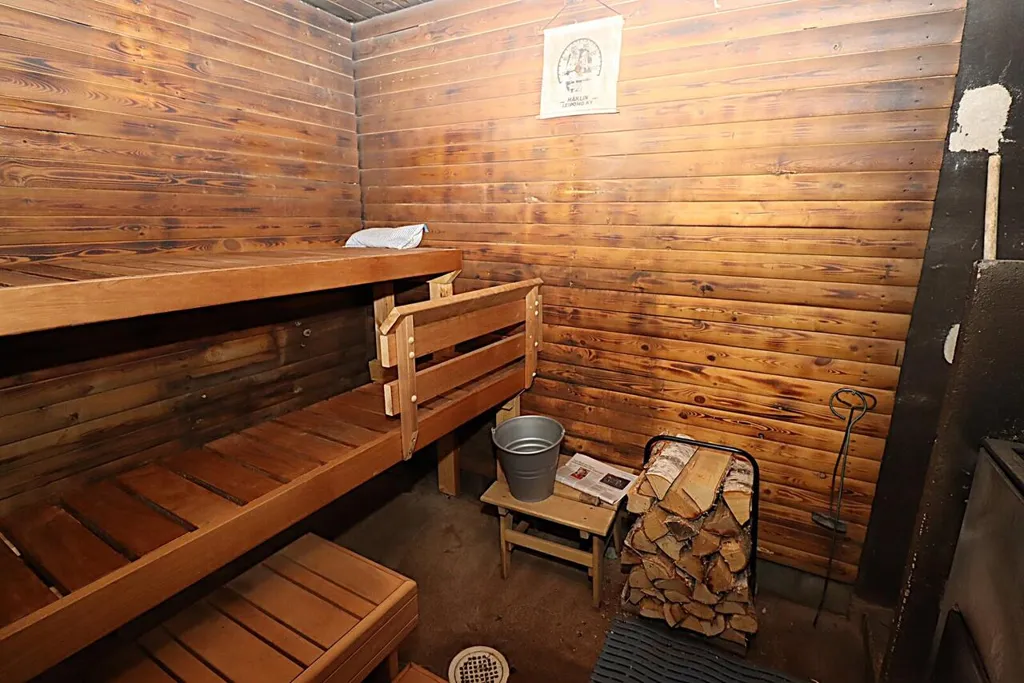 Pièces - Rear-Facing House with Sauna in Finland