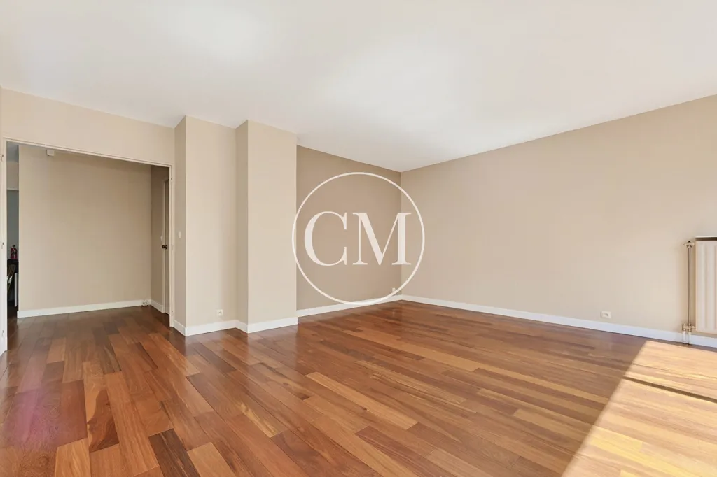 Séjour - Appartement Rénové avec Balcon à Buc