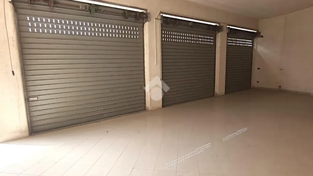 Garage - Shopfront Trilocale in Carovigno