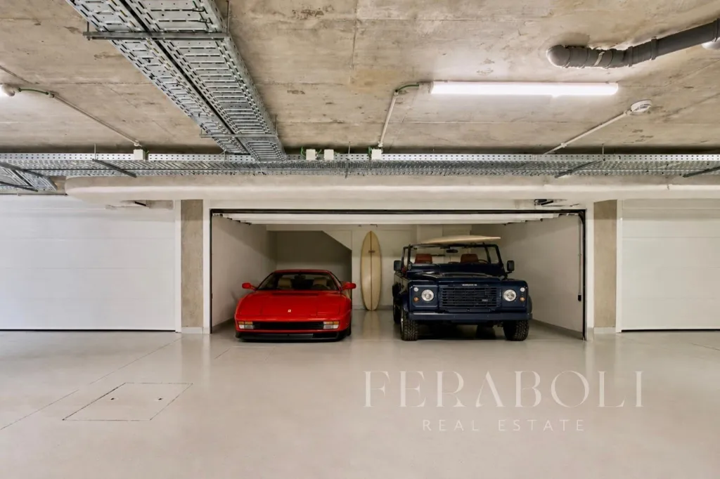 Garage - Luxury Townhouse with River View in Alcantara