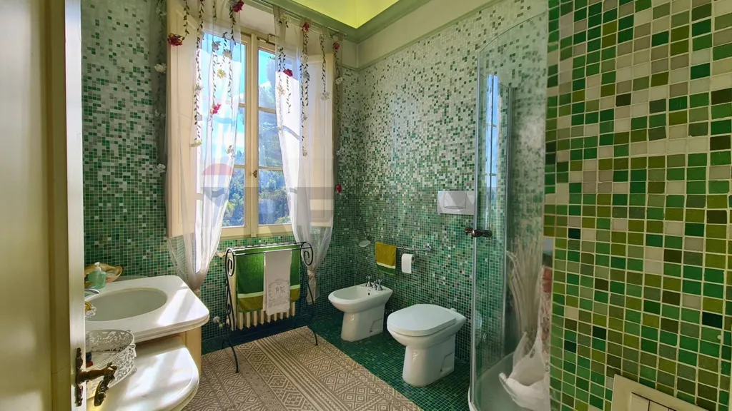 Salles de bain - Historic Villa with Panoramic Terrace in Lastra a Signa