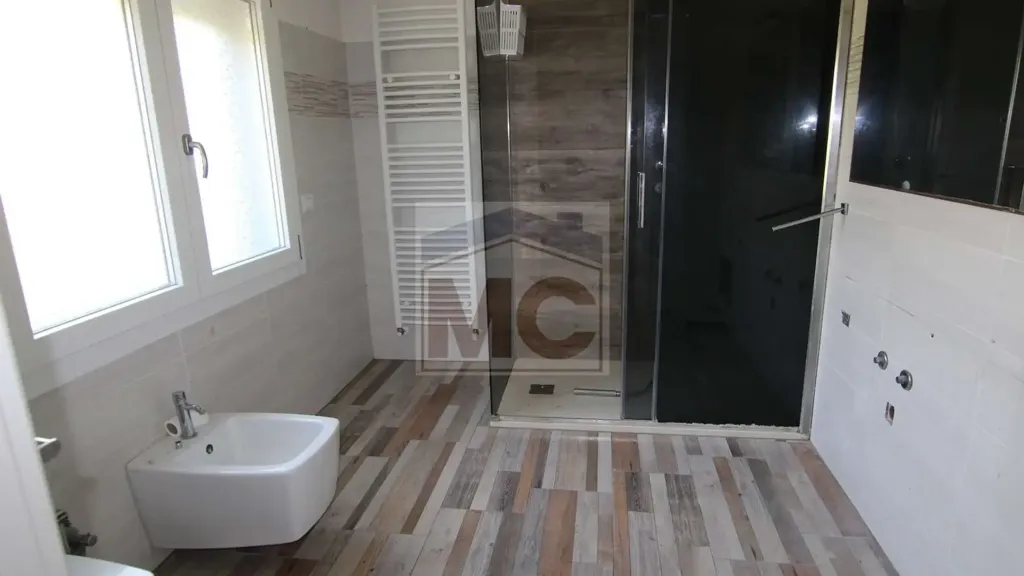 Salles de bain - Partially Refined House with Garden in Scandiano