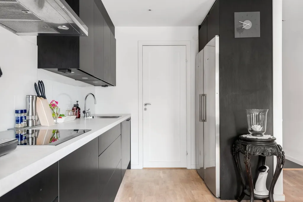 Köök - Renovated Two-Bedroom Flat with Garden in Järfälla