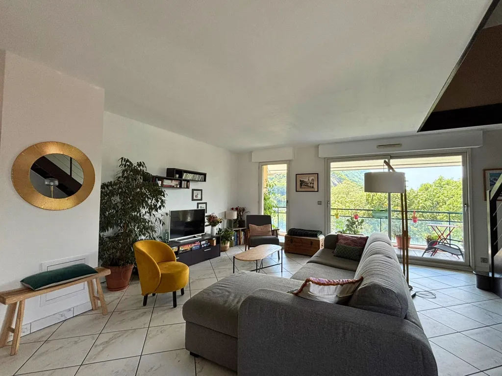 Séjour - Duplex T4 avec Balcon à Annemasse