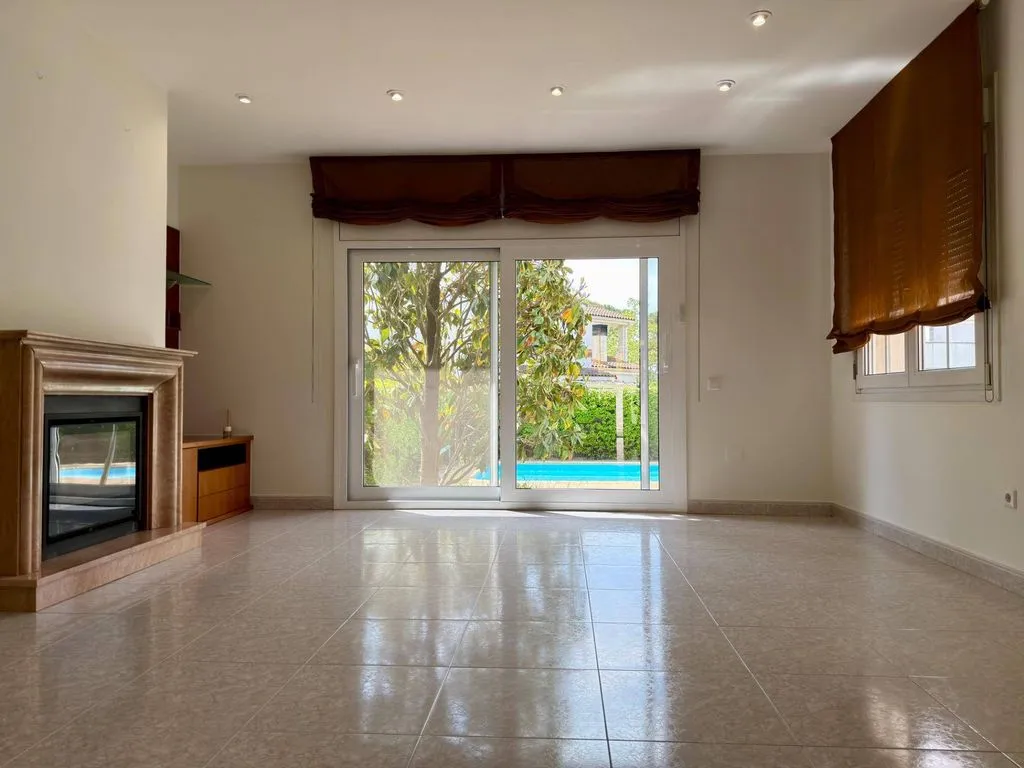 Elutuba - Chalet with Pool and Terrace in Cucut