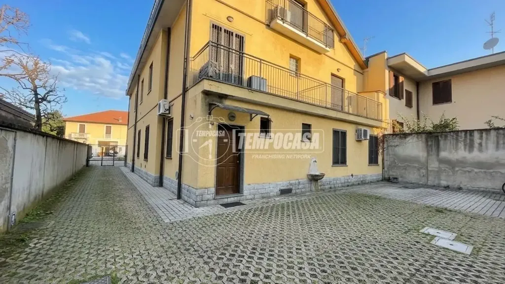 Välivaade - Spacious Studio with Private Parking in Paderno Dugnano