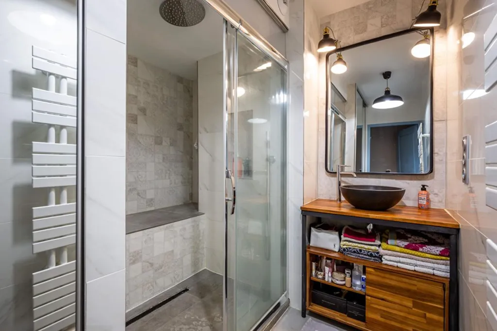 Salles de bain - Appartement Rénové avec Poutrelles Eiffel à Bordeaux