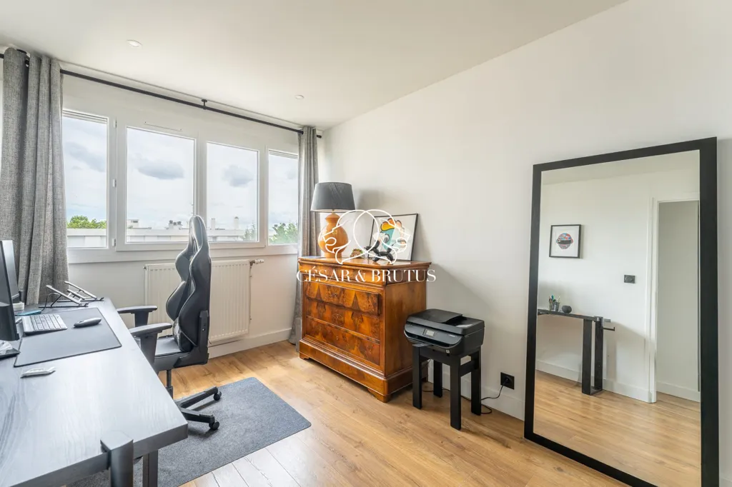 Bureau - Appartement T3 Rénové avec Balcon à Caluire