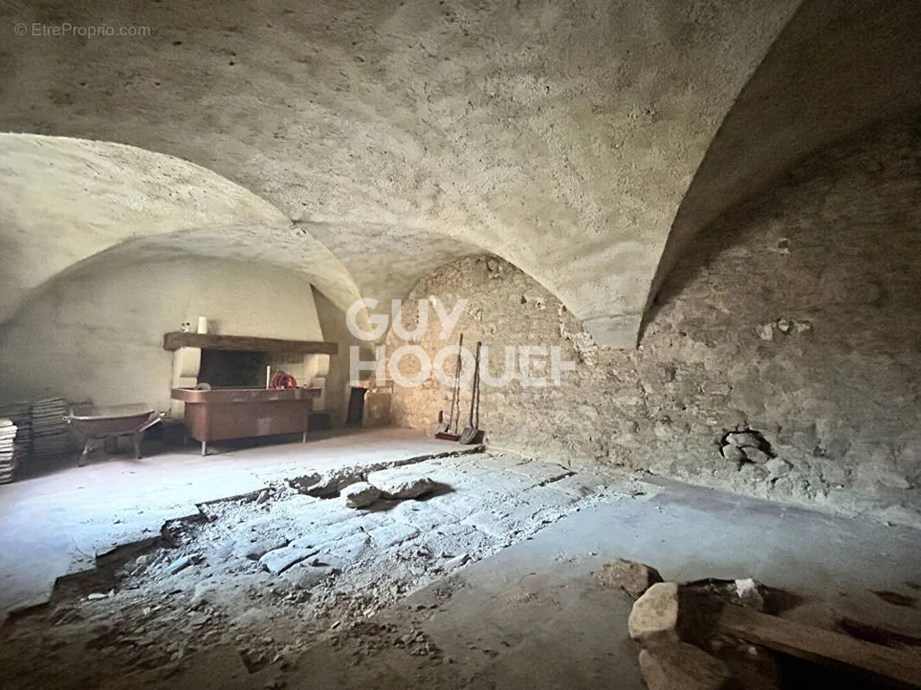 Toad - Historic Bastide with Pool in Robion