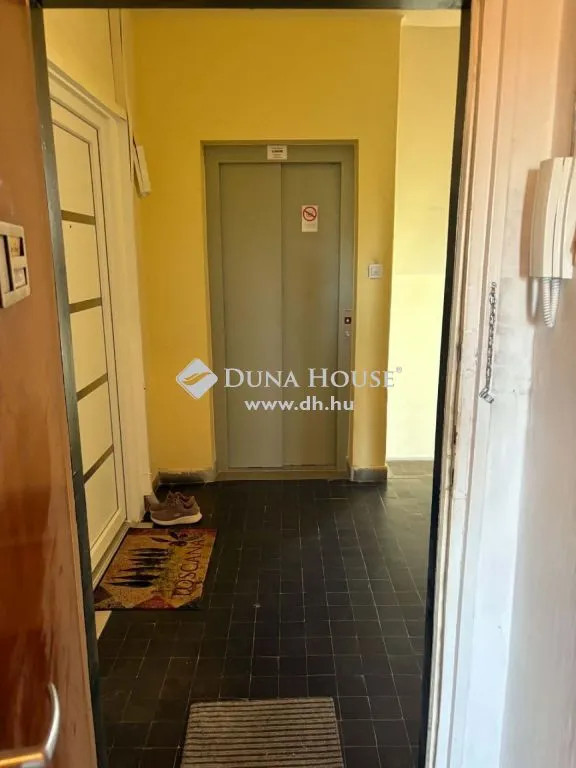 Entrée - Apartment with Balcony in Pécs Centre
