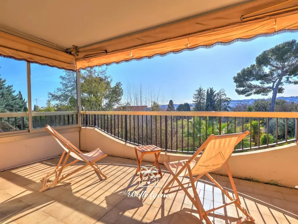Balcony - 3-Bed Apartment with Terrace in Nice Cimiez