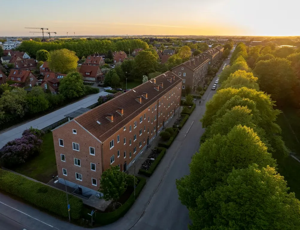 Õhuvaade - Spacious Two-Bedroom with South-Facing Balcony in Central Area