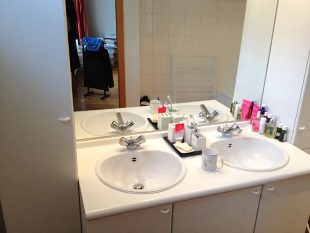 Bathrooms - Charming Flat with 2 Bedrooms in Grand Place