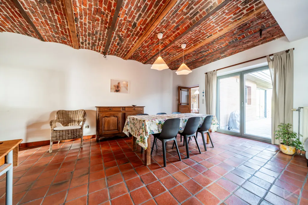 Salle à manger - Maison Charmante avec Jardin à Morialmé