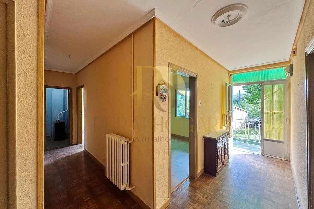 Hallway - Chalet with Garden in Matallana de Torío
