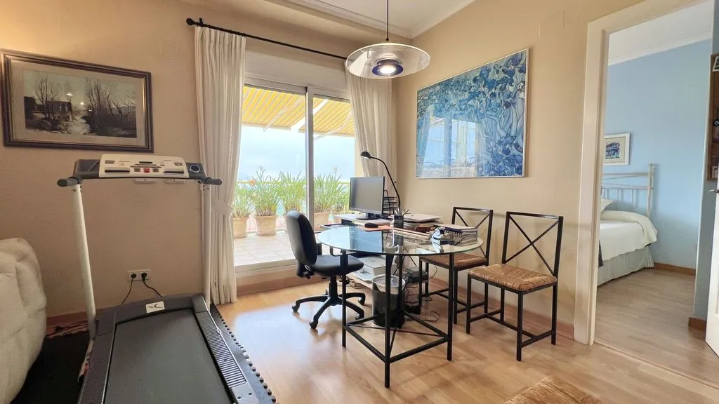 Bureau - Luxury Penthouse with Rooftop Pool in Denia