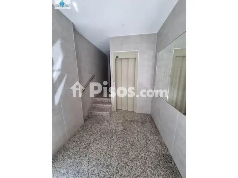 Entrée - Spacious Flat with Garden Access in Ensanche-Franciscanos