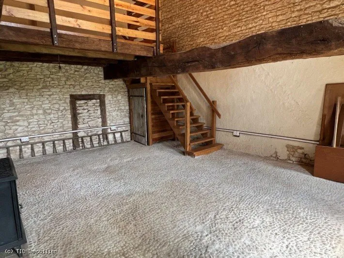 Elutuba - Spacious House with Large Garden in Cellefrouin