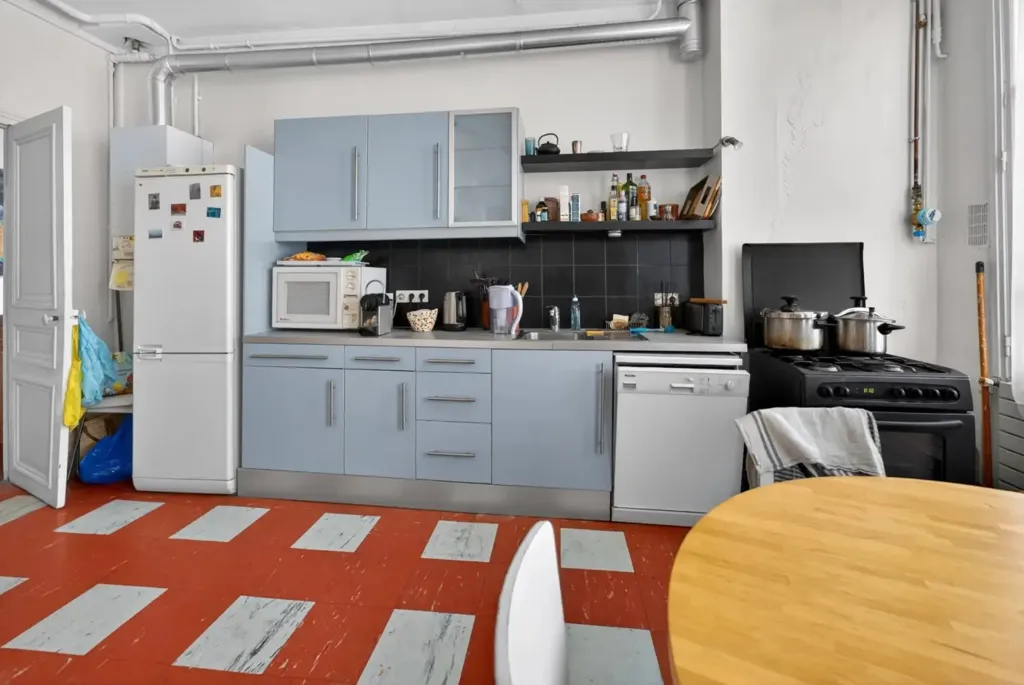 Cucina - Renovable Parisian Apartment with High Ceilings