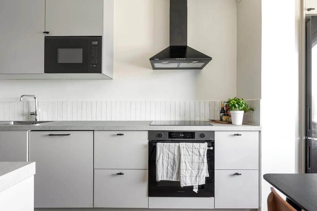 Cuisine - Renovated Two-Bedroom with Glass Balcony in Malmö