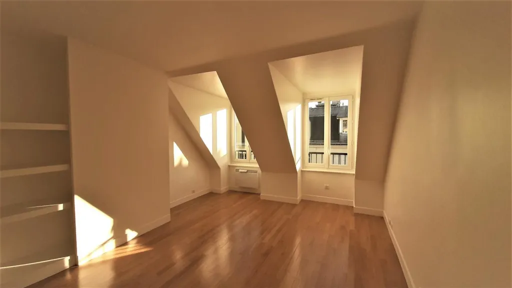Stanze - Mansardé Flat in Haussmannian Building, Paris