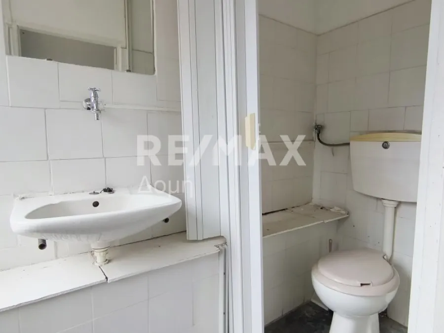 Bagni - Retail Unit with High Visibility in Volos