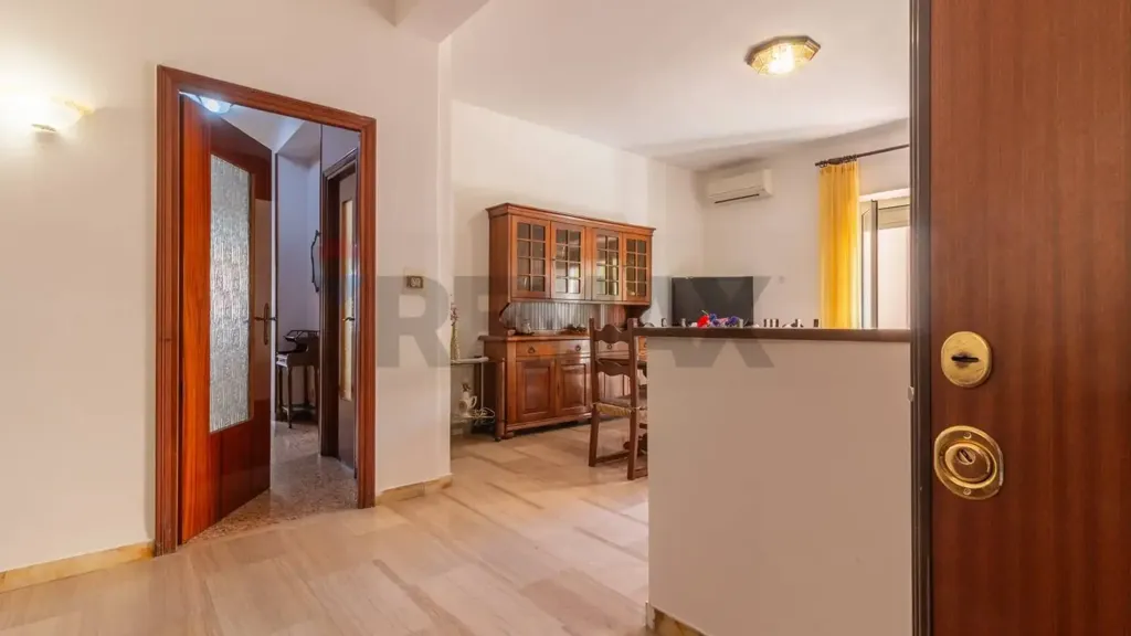 Hallway - Apartment with Balconies in Cappuccini, Viterbo