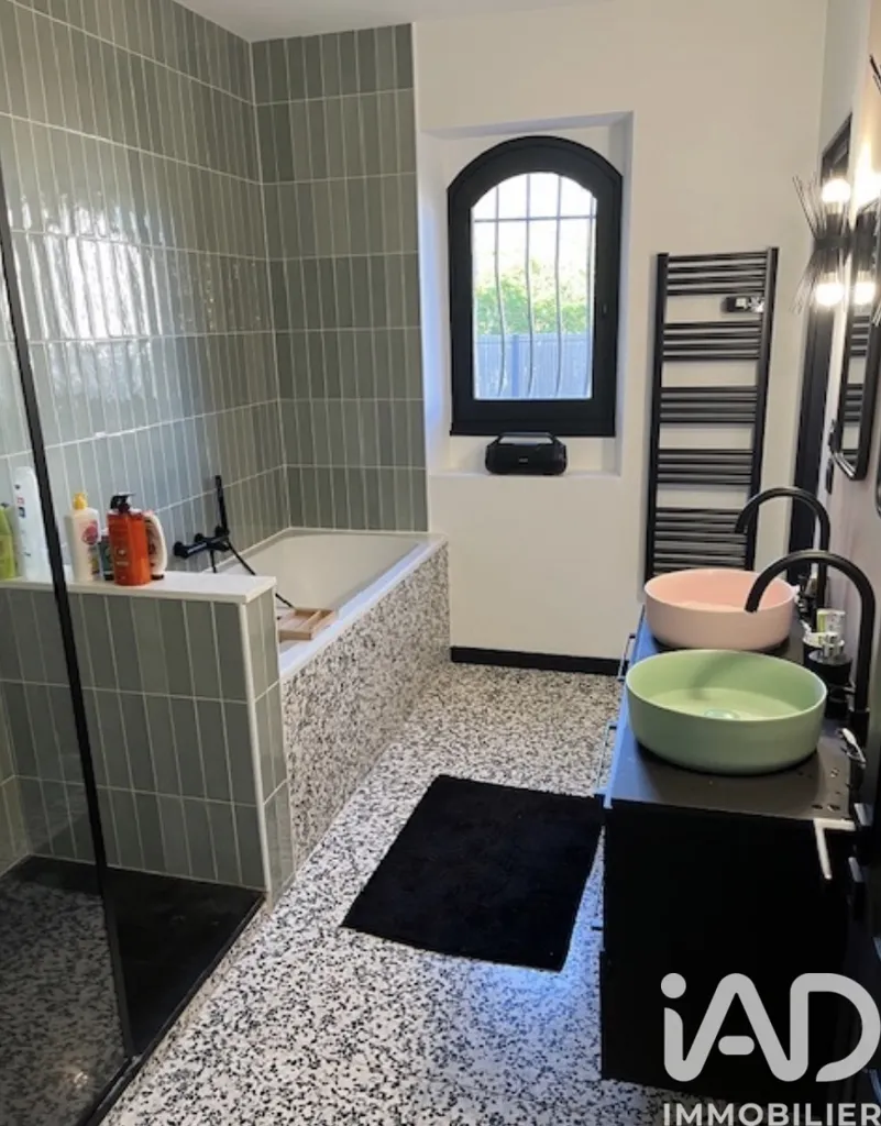 Bathrooms - Architect-Designed House with Pool in Carbon-Blanc