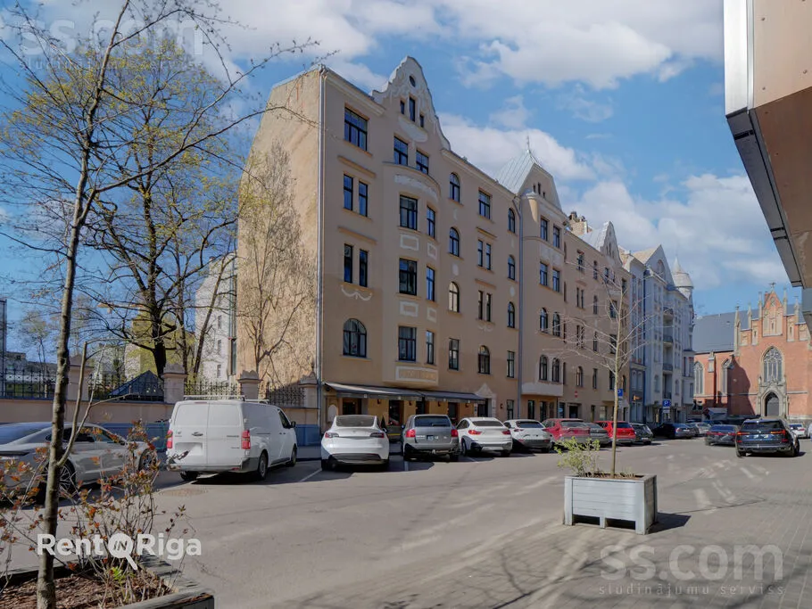 Appartement 4 pièces à Rīga