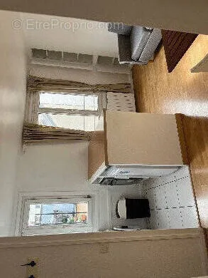 Cuisine - Appartement 2 Pièces avec Vue sur les Toits à Paris 3ème