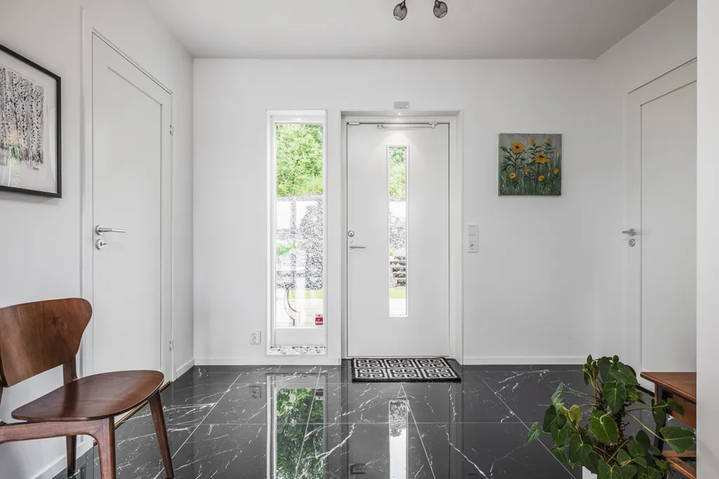 Esik - Modern Villa with Garden on Alnö
