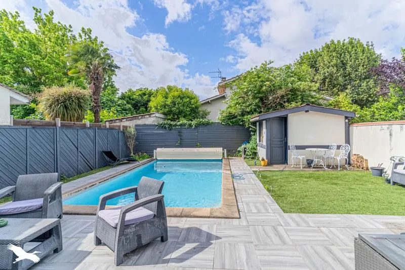 Bassein - City House with Pool in Quiet Area