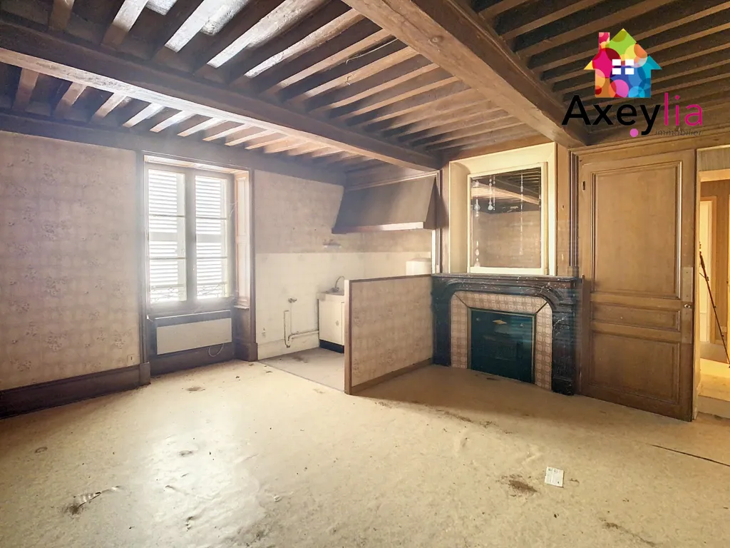 Pièces - Tènement à Rénover au Centre de Renaison