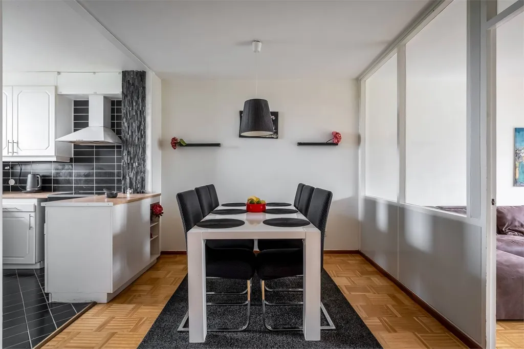 Dining Room - Apartment with Balcony on 4th Floor in Skogås