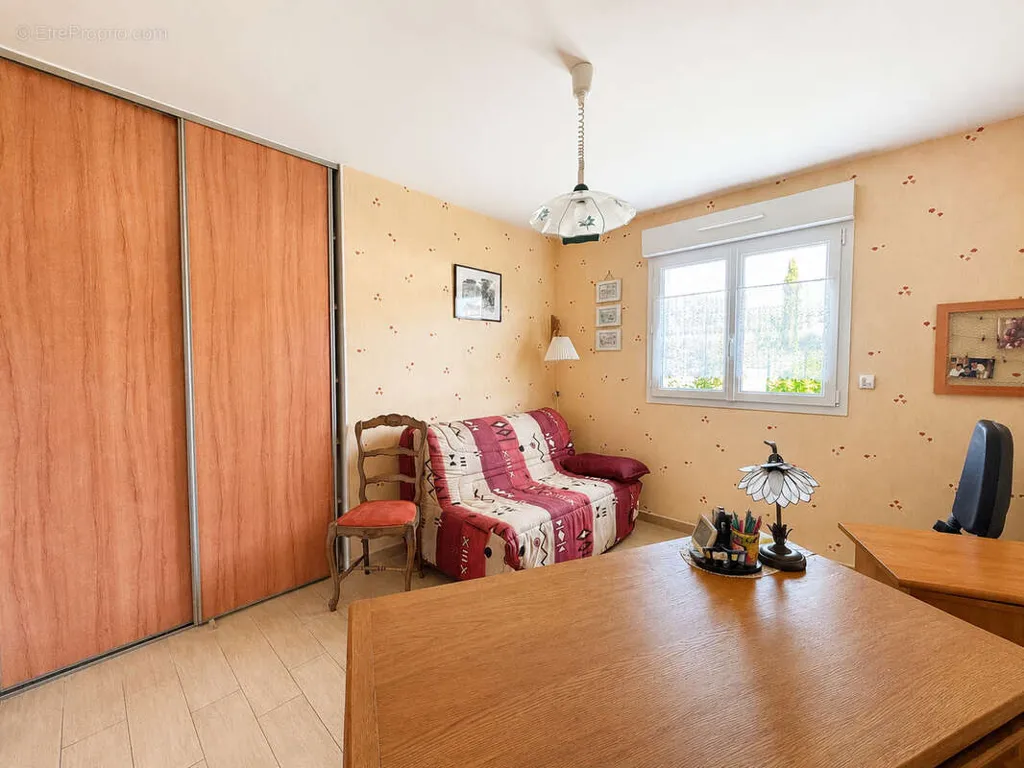 Chambres - Maison de Plain-Pied avec Terrasse Sud à Évrecy