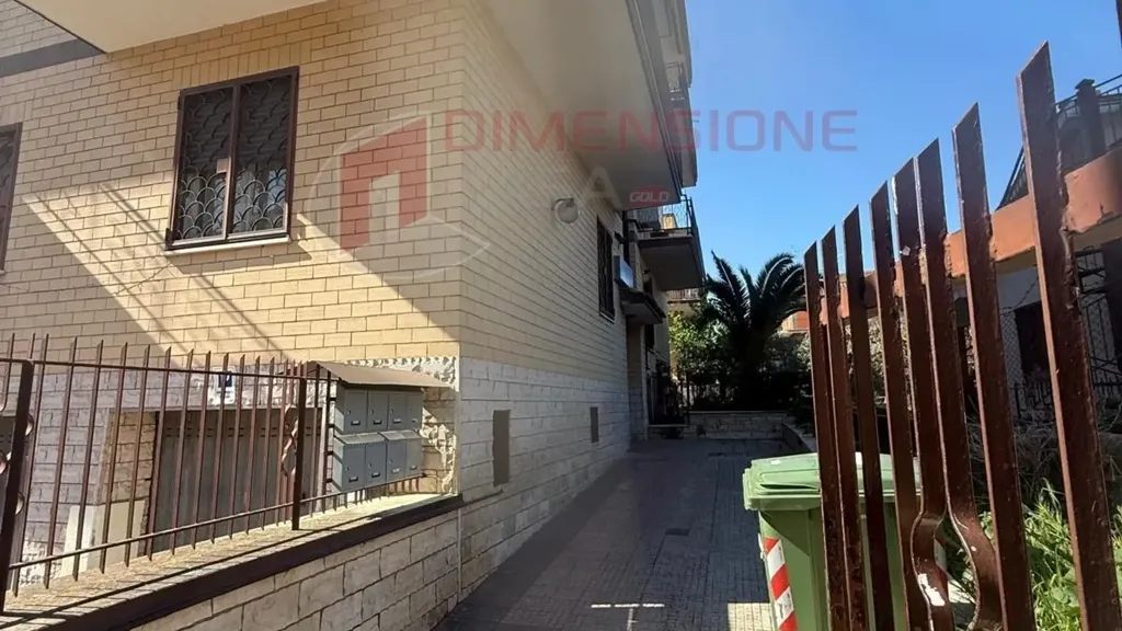 Extérieur - Three-Bedroom Apartment with Balcony in Rome