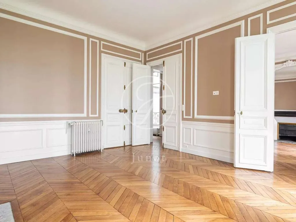Séjour - Appartement de 5 Pièces avec Cour Arborée à Paris 75017