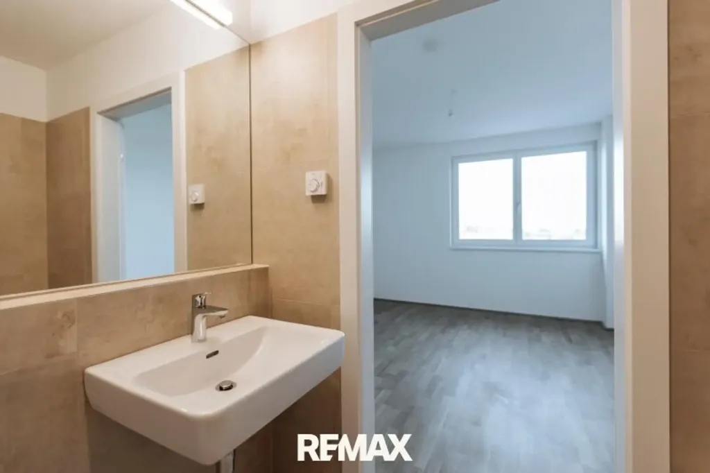 Salles de bain - 2-Bedroom Neubau with Home Office in Central Location