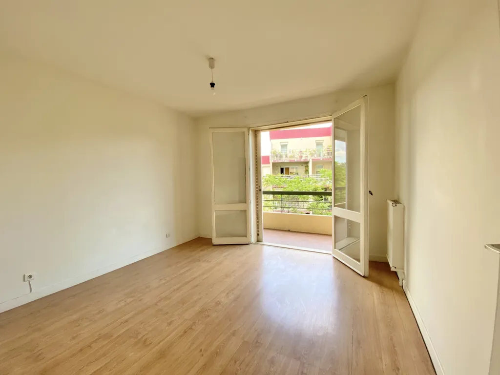 Pièces - Appartement Lumineux avec Terrasse à Nîmes