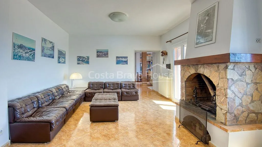 Wohnzimmer - Villa with Pool and Sea Views in Sa Tuna