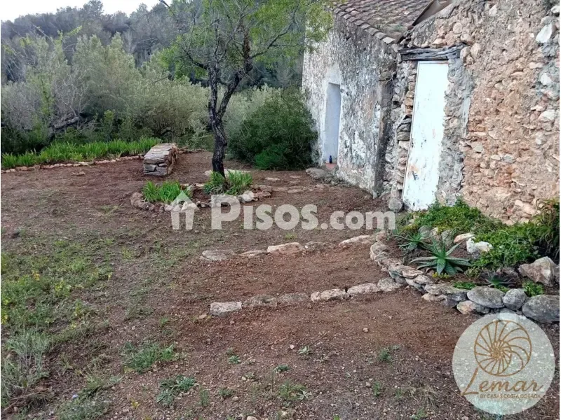 Giardino - Rustic Finca with Solar Panels in Camarles